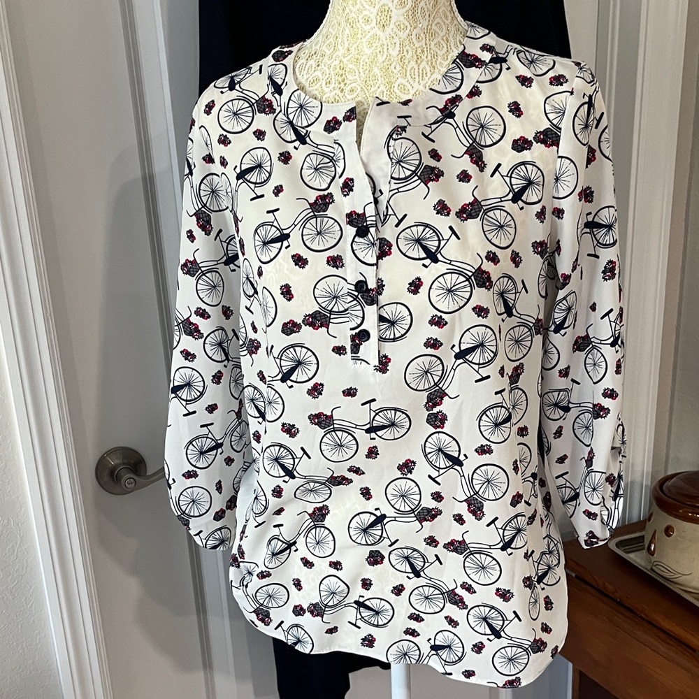 De Facto Women’s White Bicycle Parisian Print Henley Blouse